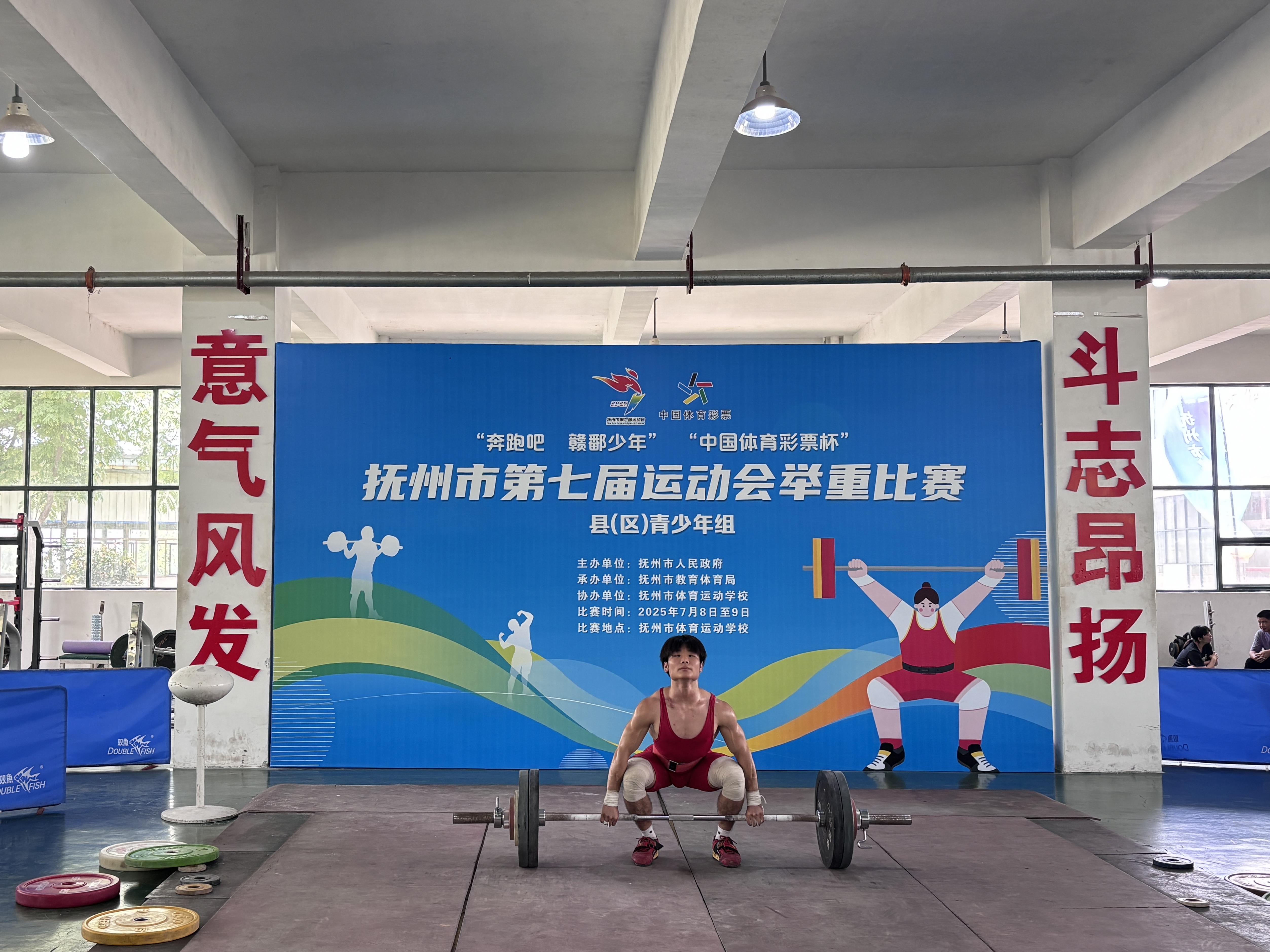 体育赛事选拔选手斗志昂扬风采耀眼