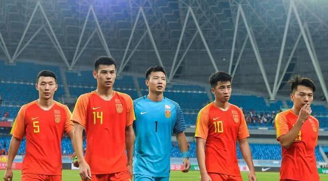 关于阿尔及利亚前锋连场破门创造历史的信息