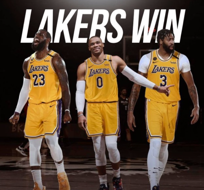 雄鹿队场面火爆,球迷奉献热烈掌声 雄鹿队场面火爆,球迷奉献热烈掌声