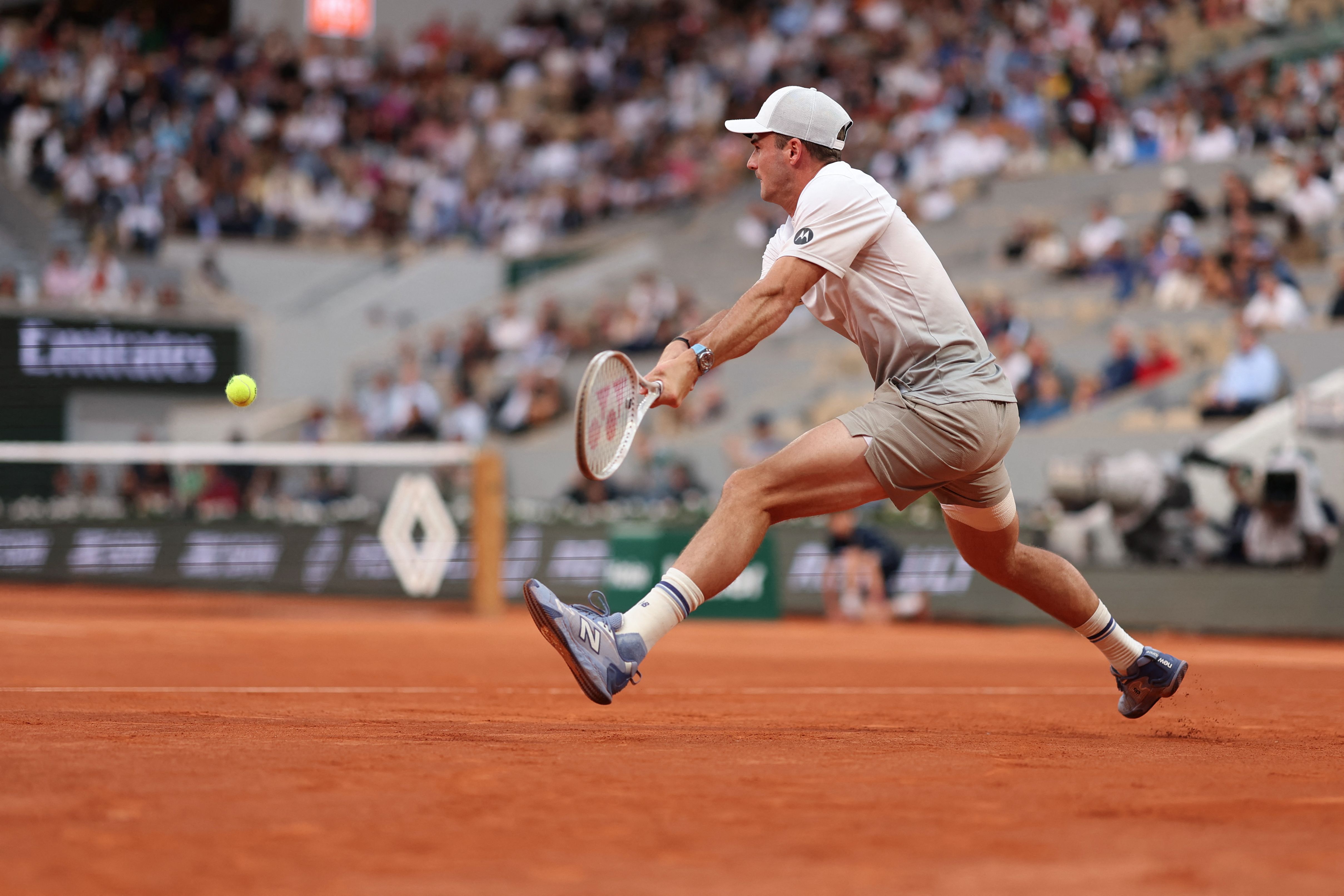 开云平台-英国网球队险胜日本网球队，阿尔卡拉斯制霸全场的简单介绍