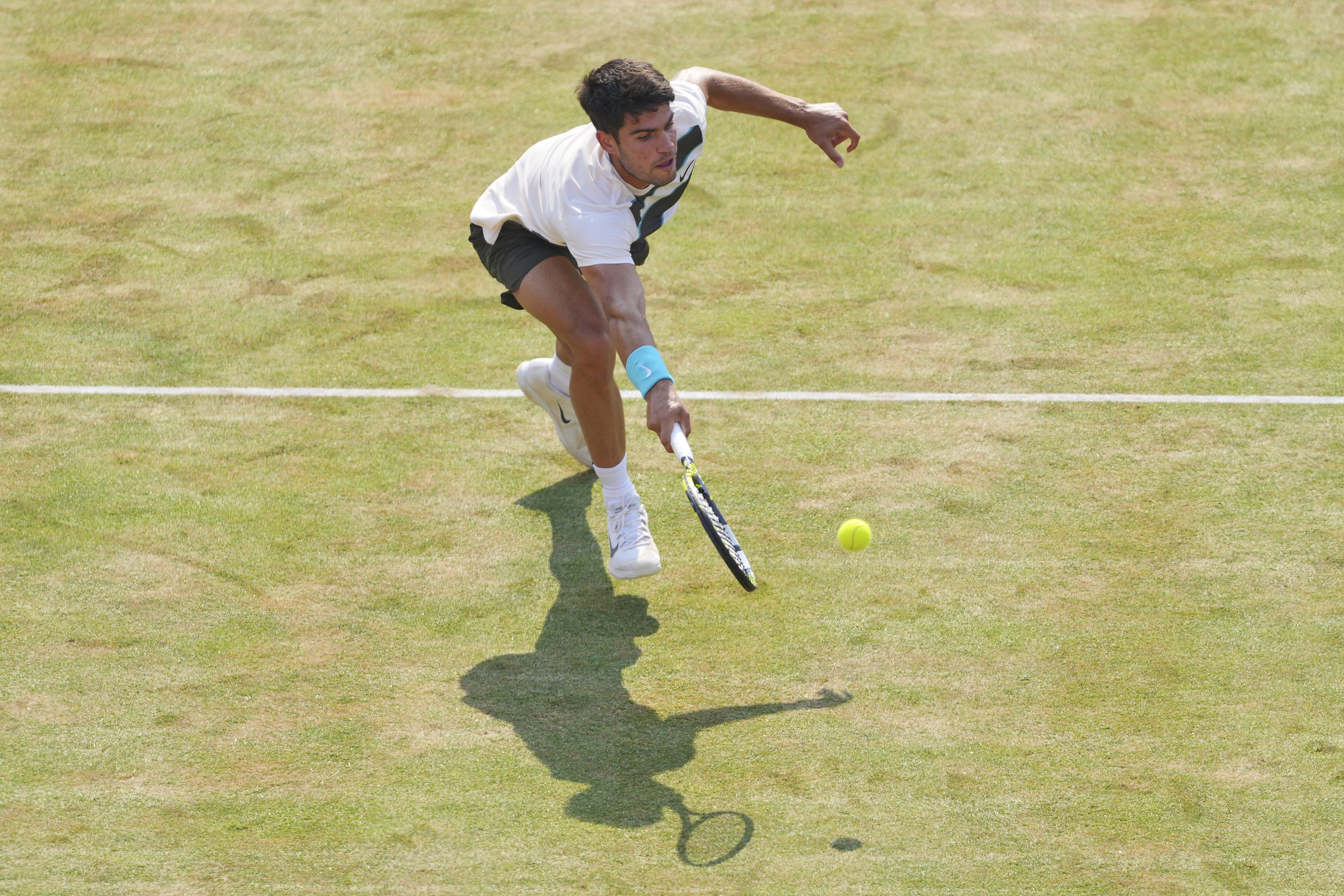 英国网球队险胜日本网球队，阿尔卡拉斯制霸全场的简单介绍